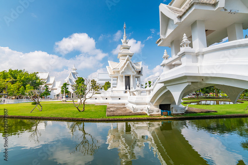 Fotografie The white temple (Wat Rong Khun) in Chiang Rai city, Thailand