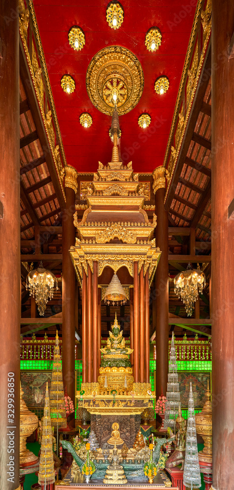 inside of wat pra kaew with emerald sculpture buddha religion