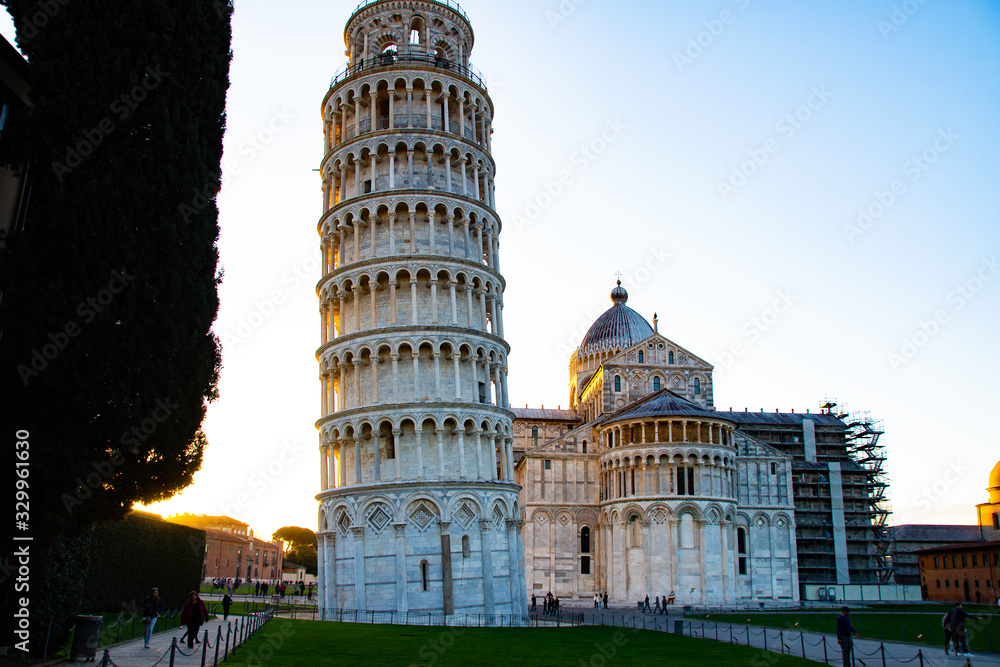 the leaning tower of pisa