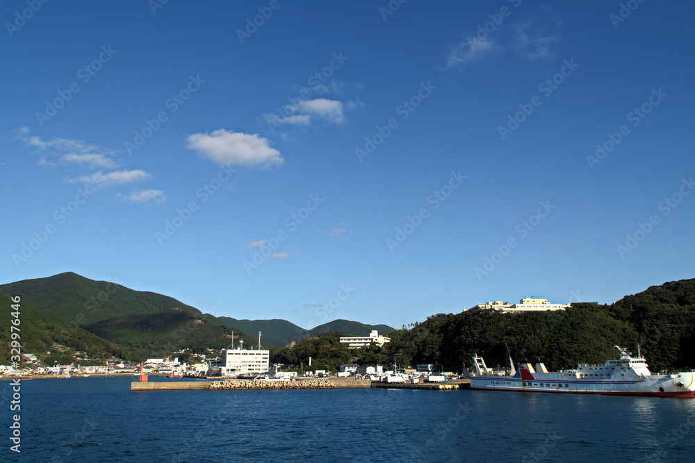 Obraz premium 秋の対馬の港の風景