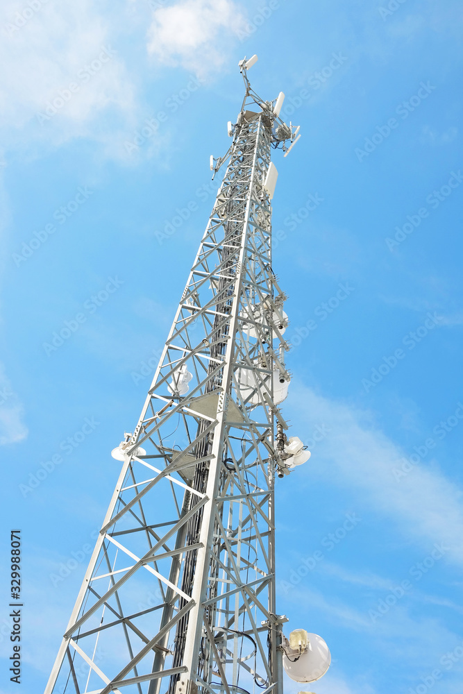 Cell line transmission pole. Wireless transmission antenna. Cell line transmission pole. Wireless transmission antenna.
