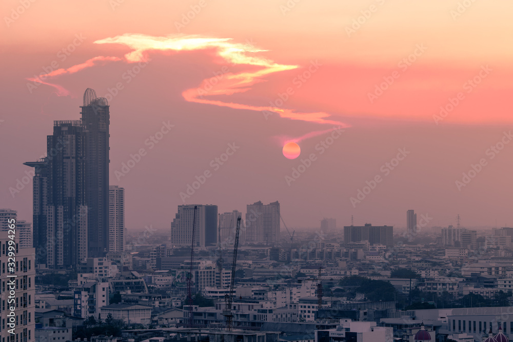 Fototapeta premium The high angle background of the city view with the secret light of the evening, blurring of night lights, showing the distribution of condominiums, dense homes in the capital community