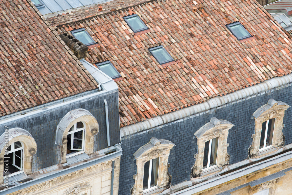 vue plongeante sur des bâtiments de style classique français