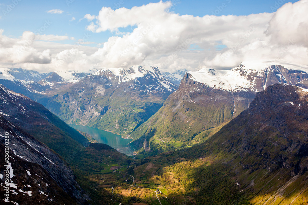 Obraz premium Beautiful views of Norway on the many fjords