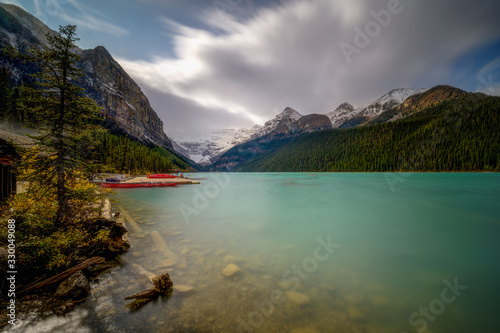 Lake Louise, Banff, Alberta Kanada travel destination with turquoise water © Jaro