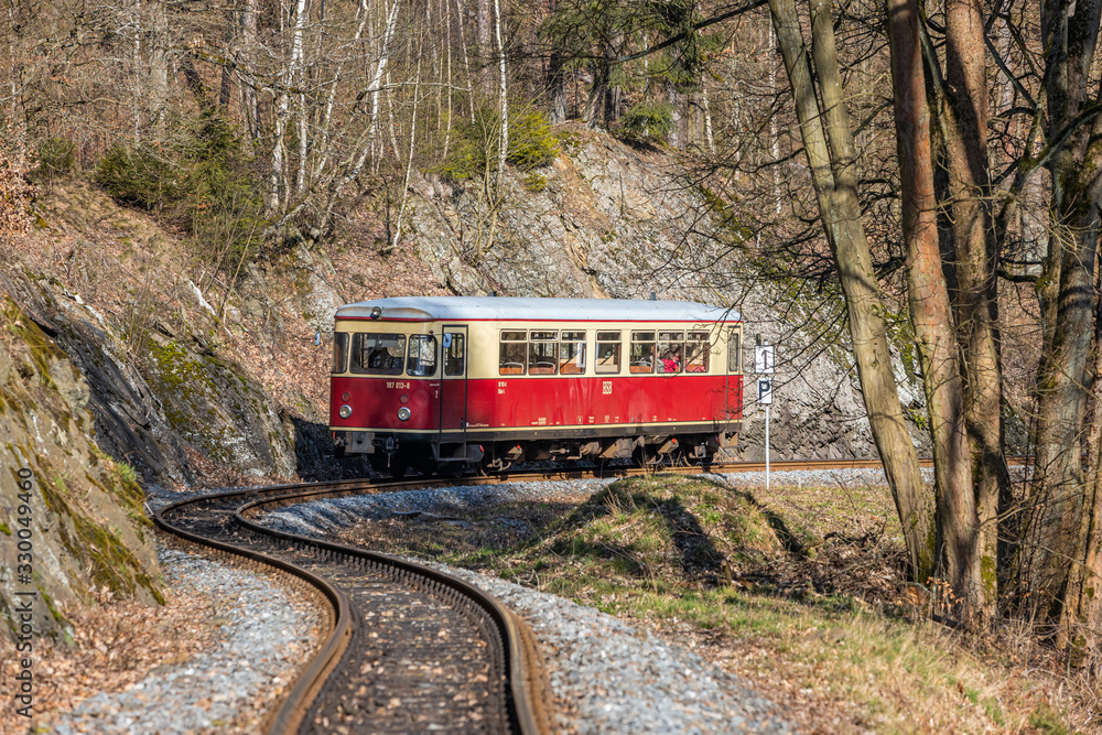 Fototapeta premium Harz nostalgisches Eisenbahnerlebnis im Selketal