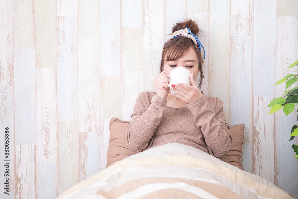 ルームウェアの女性