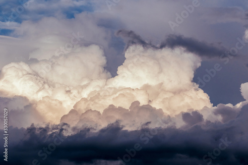view of cirrus clouds and thunderstorms © Silvano Rebai