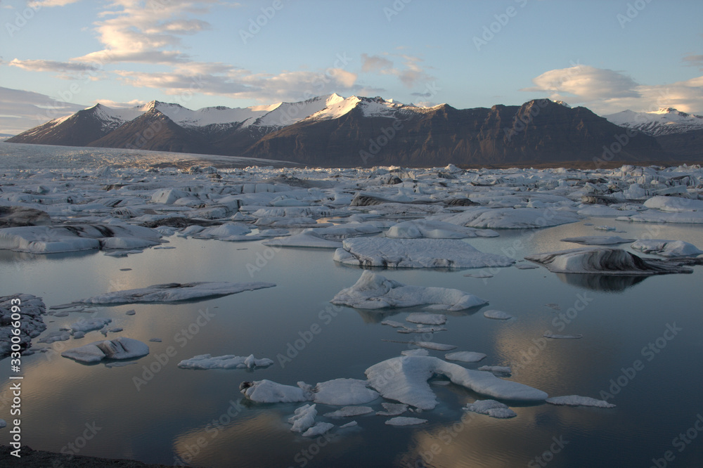 Lago glaciar de Jökulsárlón de Islandia