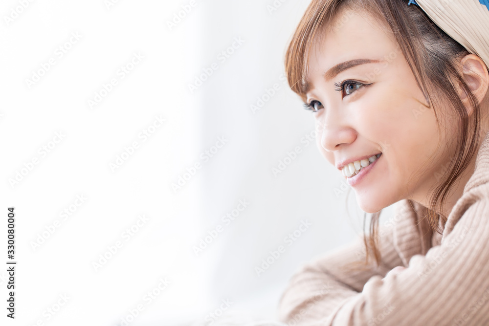 ルームウェアの女性 ルームウェアの女性