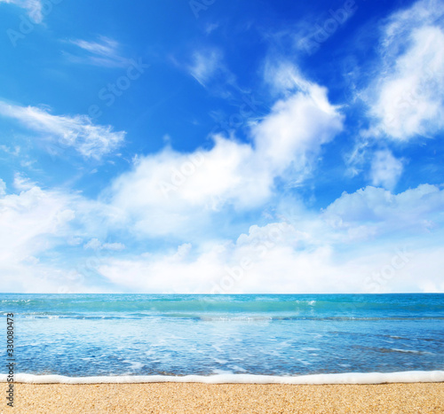 Letnia plaża i morze