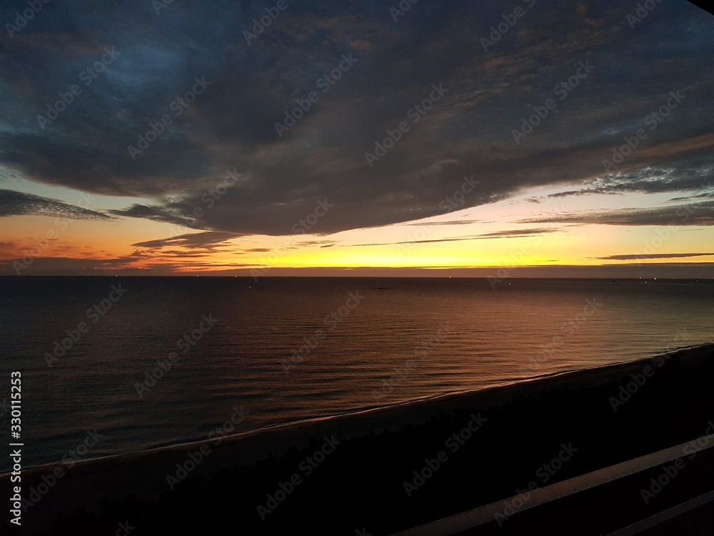 Obraz premium sunset and sunrise