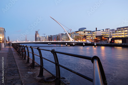 Obraz na płótnie A view along the quays in Dublin City, Ireland w salonie