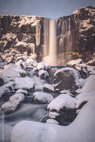 La bellissima Öxarárfoss, nel parco nazionale Thingvellir all'interno del circolo d'oro, in una stupenda Islanda invernale. photo