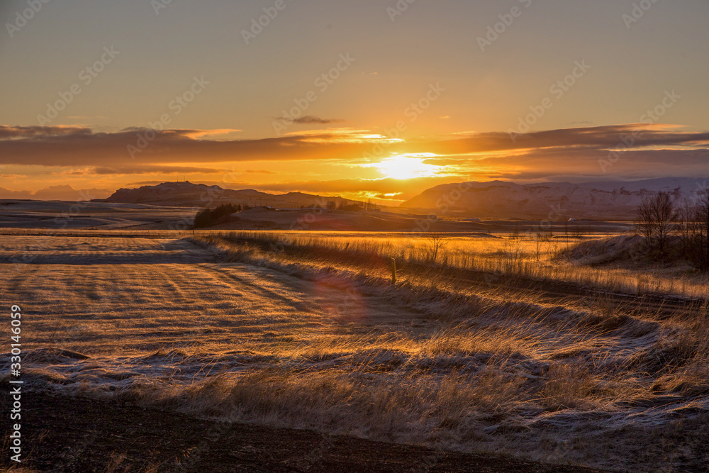 Obraz premium winter sunset Icelandic landscape