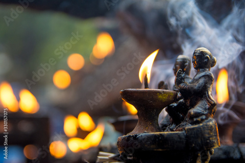 Light to worship in temple - Diyo