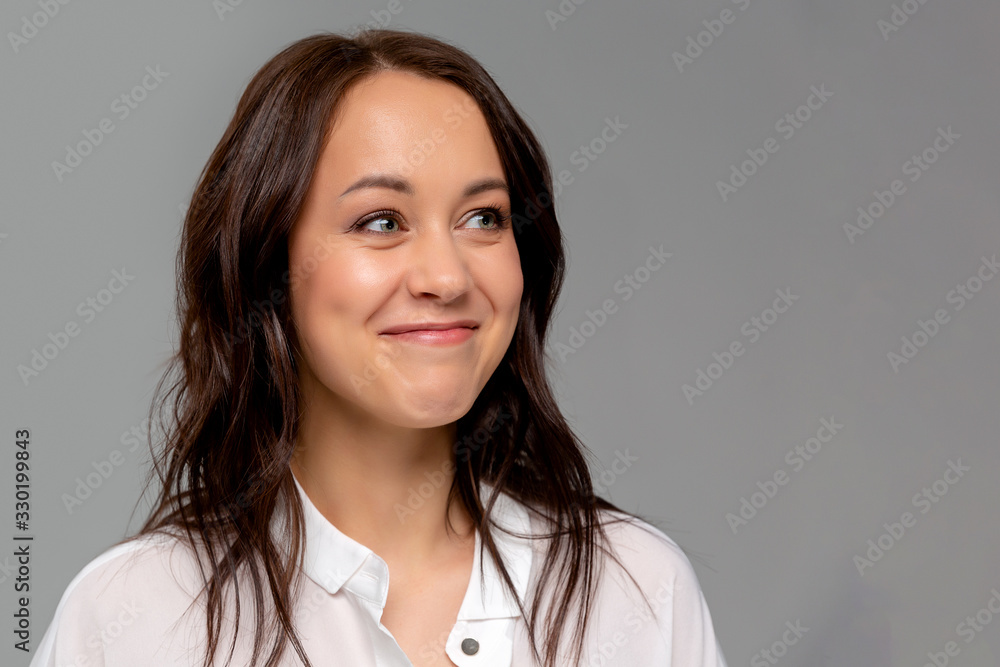 Close-up good-looking smiling friendly female trainee ready tackle assignments smiling broadly feeling lucky day work, self-assured encouraged achieve success, goal Close-up good-looking smiling friendly female trainee ready tackle assignments smiling broadly feeling lucky day work, self-assured encouraged achieve success, goal