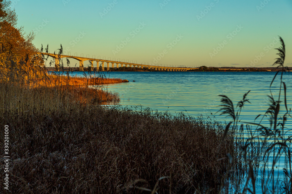 Obraz premium Ölandsbron an afternoon in the fall