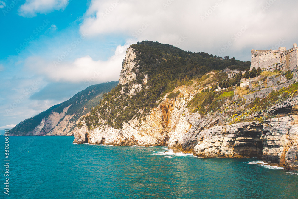 Portovenere, grotta di Byron, beautiful shoreline scenery of Cinque Terre, Ligurian Coast, La Spezia, Italy.