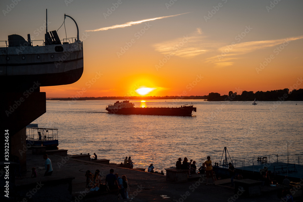Obraz premium View of the river at sunset. Warm summer evening