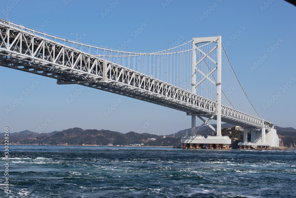 The Akashi Kaikyo Bridge, the longest central span of any suspension bridge in the world 明石海峡大橋を海から眺める The Akashi Kaikyo Bridge, the longest central span of any suspension bridge in the world 明石海峡大橋を海から眺める
