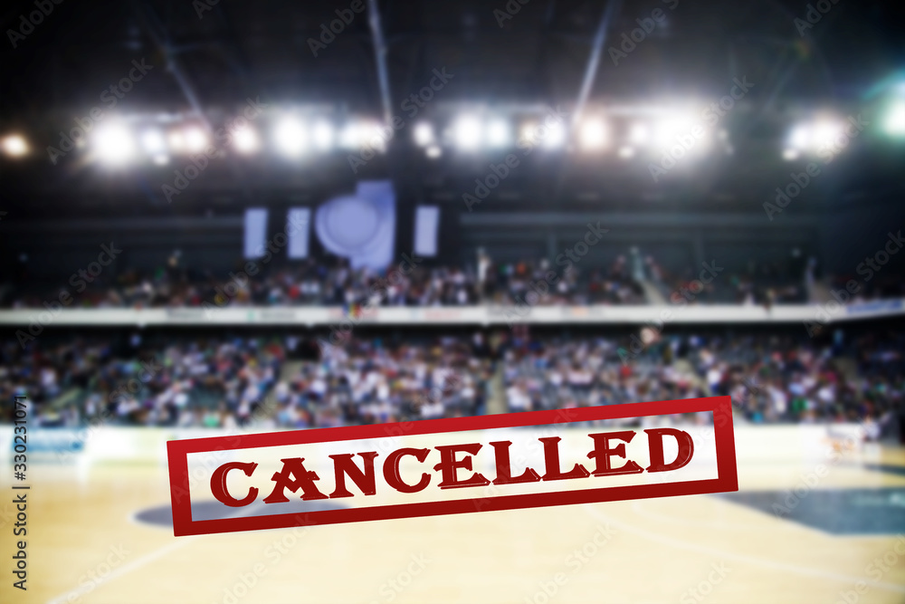 Obraz premium cancelled basketball or sport event to avoid Coronavirus outbreaks, COVID-19 concept