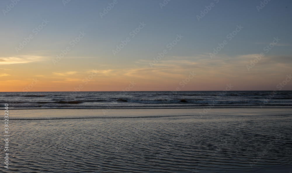 Obraz premium sunset on the beach