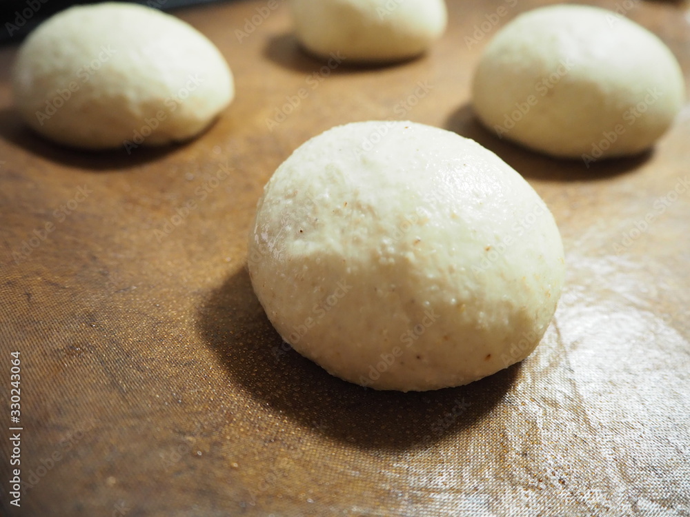 バンズの焼成前(窯入れ前) バンズの焼成前(窯入れ前)