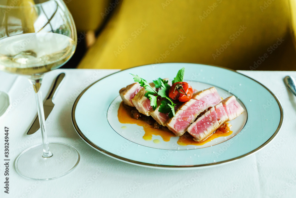 tuna steak with sauce and white wine