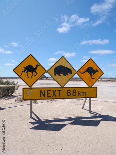 Straßenschilder in der Nullarbor Wüste