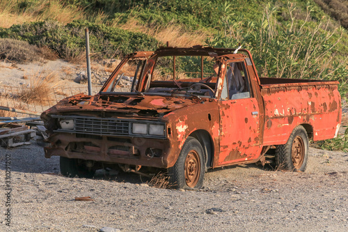 alter Datsun Pickup als Schrottauto