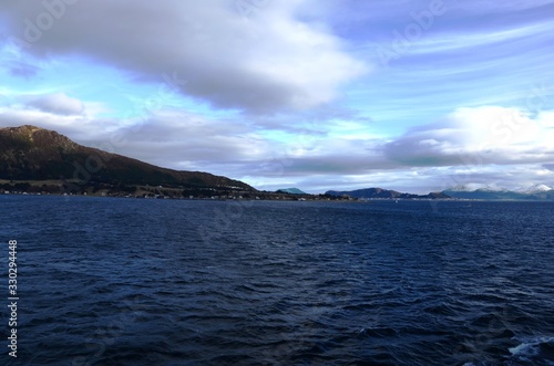 Navigation de l’Express Côtier Hurtigruten de Bergen vers Alesund (Norvège)