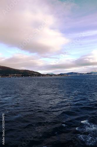 Navigation de l’Express Côtier Hurtigruten de Bergen vers Alesund (Norvège)