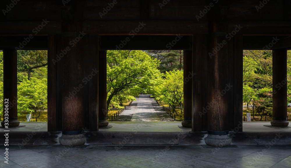 京都南禅寺の三門から　涼風おのづから