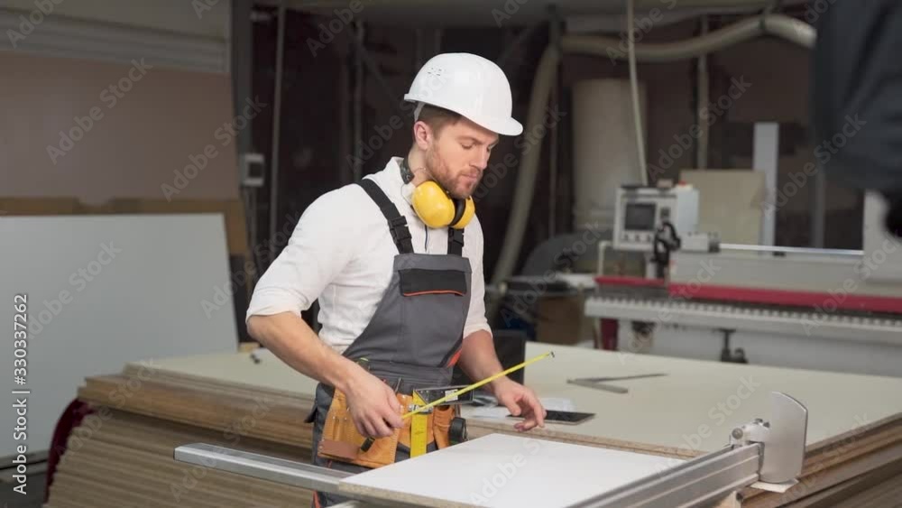 the working joiner measures the dimensions of the tape measure the working joiner measures the dimensions of the tape measure