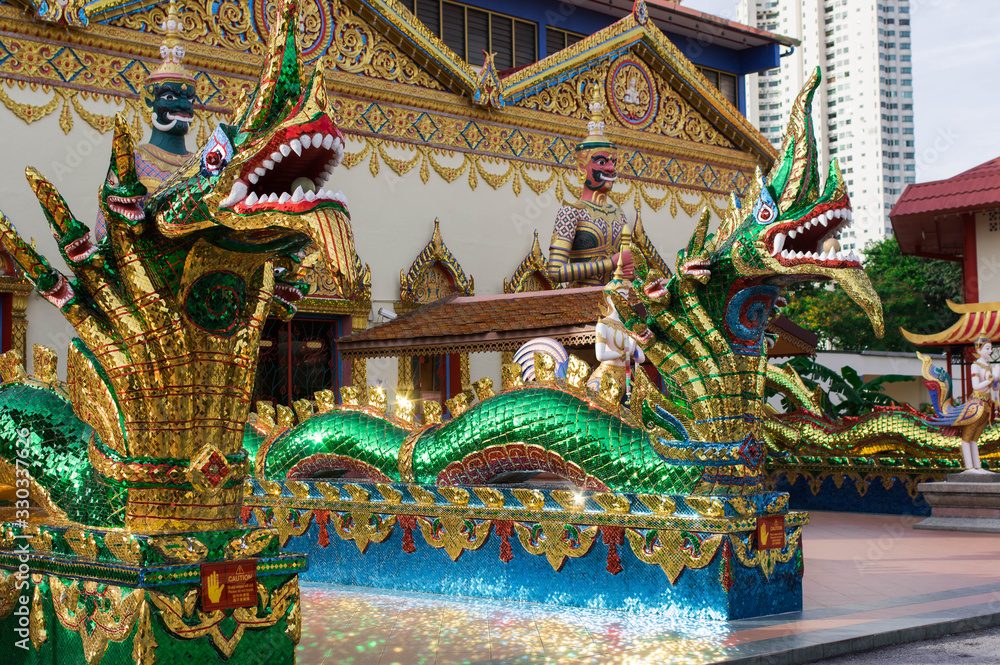 Fototapeta premium Wat Chaiya Mangalaram guardians 