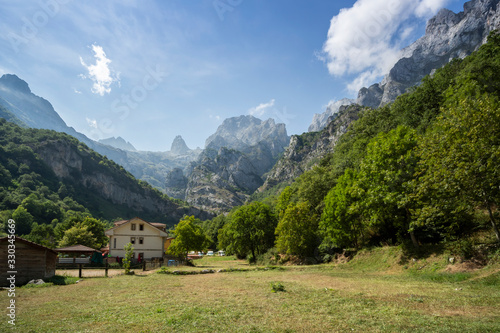 Wallpaper Mural Picos de Europa Torontodigital.ca