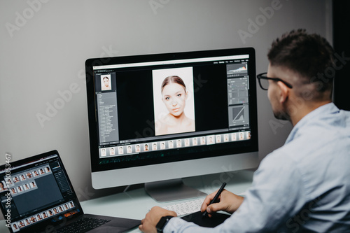 Konstfotografi Professional photographer works in photo editing app software on his personal computer
