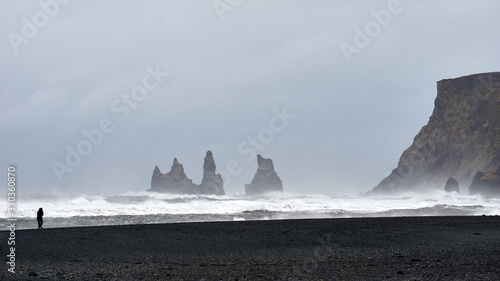 Tableau sur toile rocks in the rough sea in iceland vik