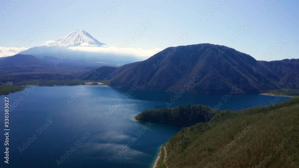 本栖湖と富士山空撮