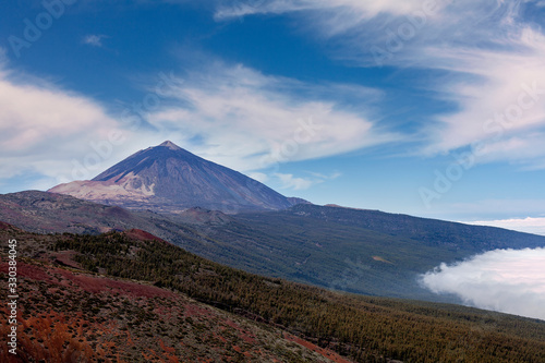 Wulkan Teide w chmurach, pustynia, Teneryfa © ifoto