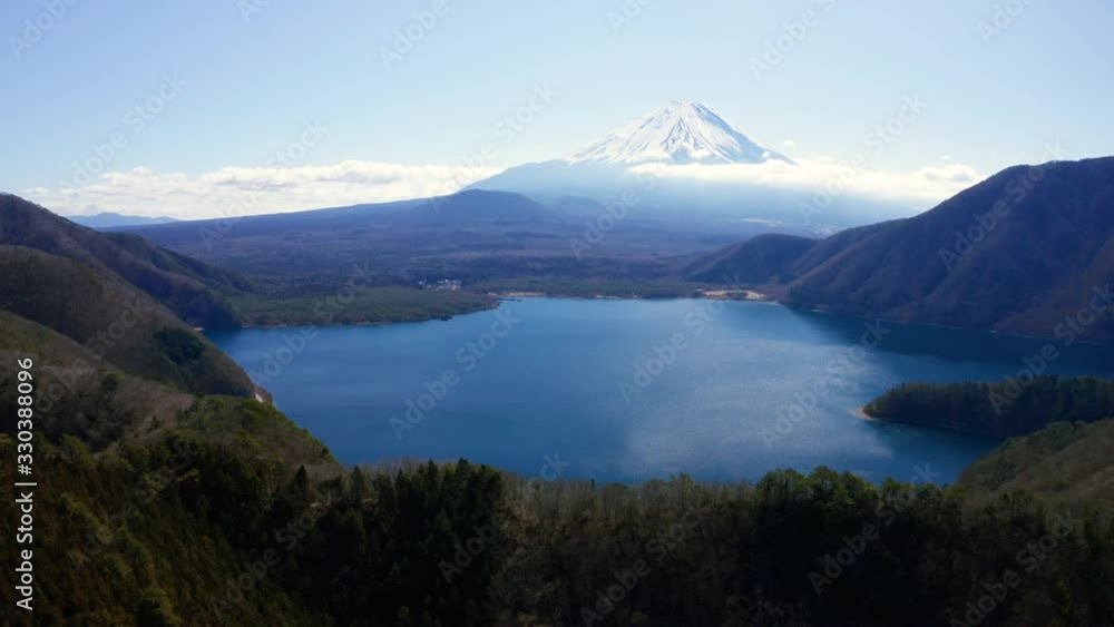 本栖湖と富士山空撮 本栖湖と富士山空撮