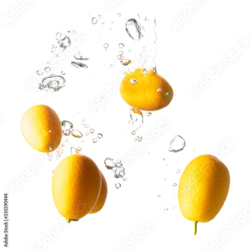 splashing_juicy_fruits