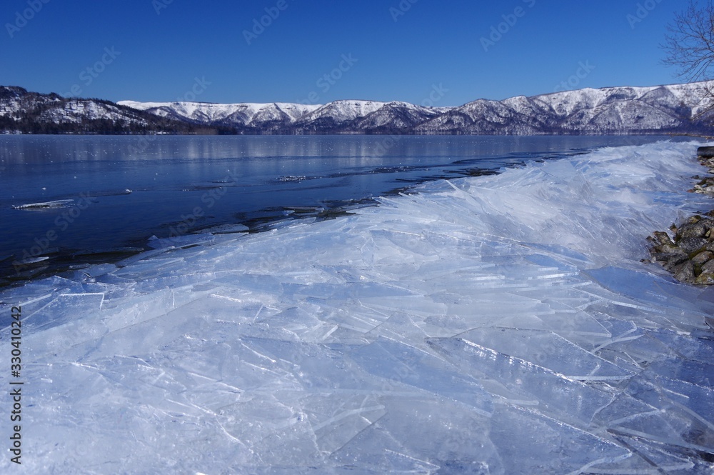 Lake Kussharo, view of beautiful winter lake, Hokkaido in Japan　冬の北海道屈斜路湖　