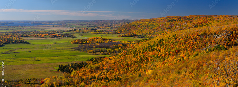 Fototapeta premium The Eardley Escarpment and Ottawa River valley lowland at Champlain Lookout Gatineau Park