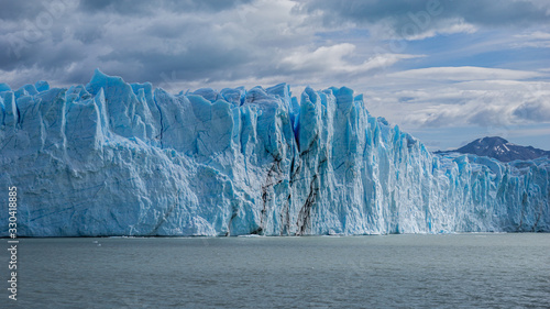 Glacier Perito Moreno (Glaciar Perito Moreno), mountains and lake Argentino (Lago Argentino), national park Los Glyacious. Patagonia, Argentina