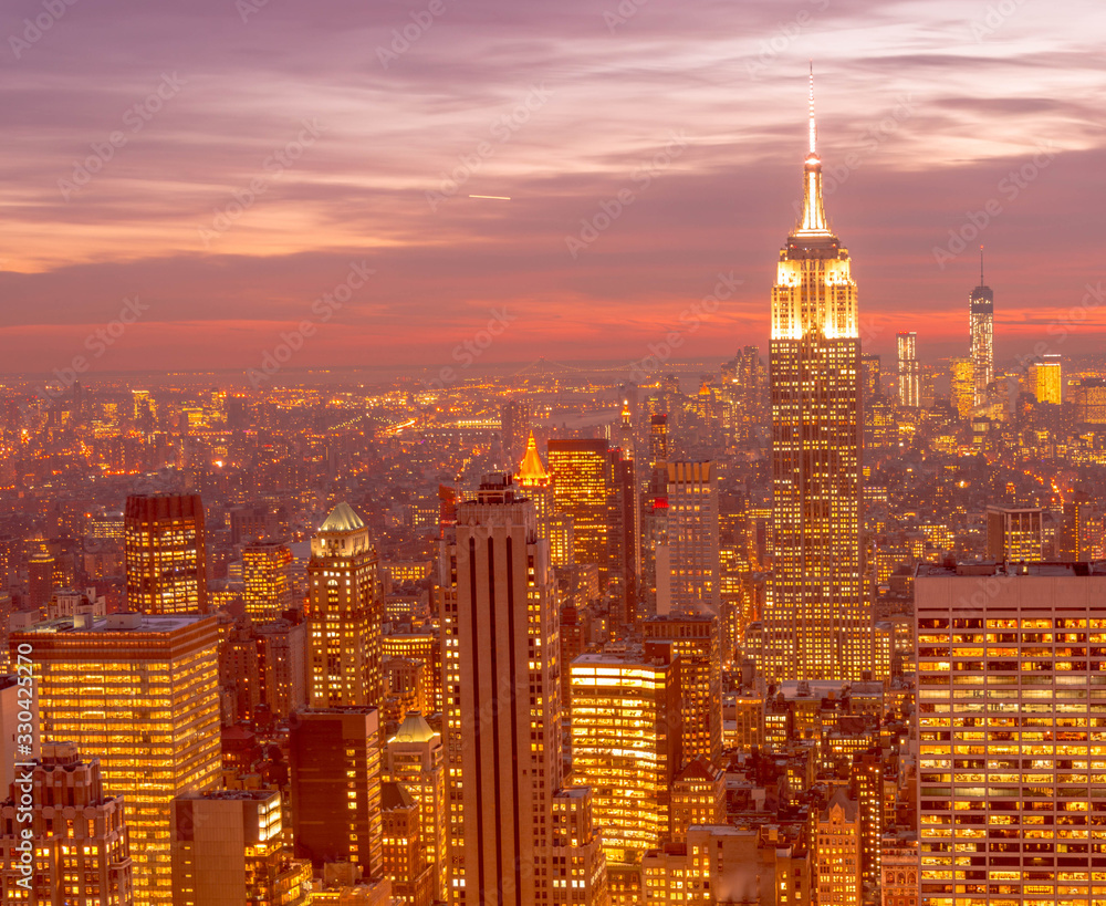 Fototapeta premium View of New York Manhattan during sunset hours