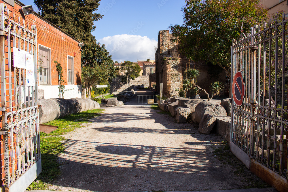 Φωτογραφία View of the entrance of the Roman Theater, ancient Roman building in Benevento n