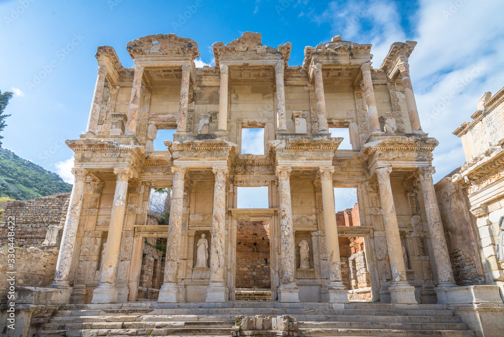 Obraz premium Ruins of ancient town in Ephesus, Turkey