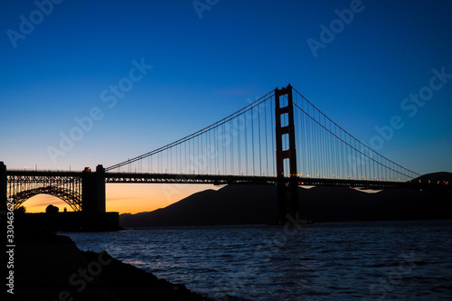 View onto the Golden Gate Bridge in San Francisco at sunset. It connects Peninsula and Marin Headlands. The San Francisco Bay is located on the eastern side of it. © Robert
